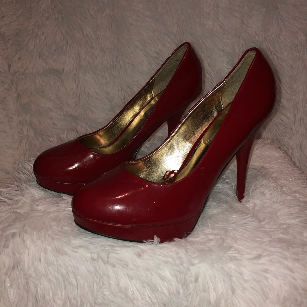 Heels - Picture 2 of 3
